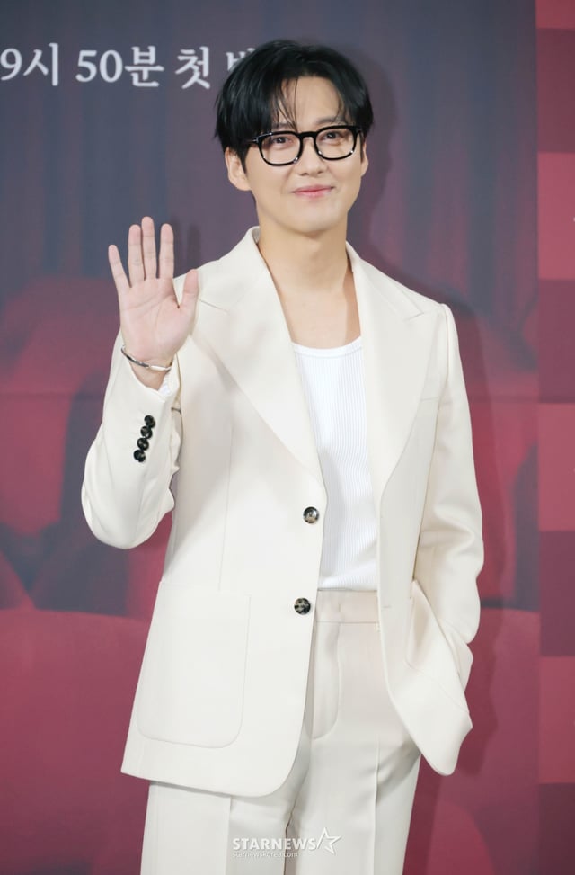 배우 남궁민이 10일 오후 서울 CGV용산아이파크몰에서 진행된 SBS금토드라마 '우리영화' 제작발표회에 참석해 포즈를 취하고 있다. 다음이 없는 영화 감독 ‘제하’와 오늘이 마지막인 배우 ‘다음’의 내일로 미룰 수 없는 사랑 이야기 '우리영화'는 오는 13일 첫 방송된다. /2025.06.10 /사진=이동훈 photoguy@