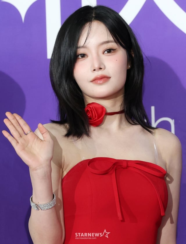 (서울=뉴스1) 권현진 기자 = 피프티피프티 키나가 22일 오후 서울 성북구 안암동 고려대학교 화정체육관에서 열린 '제 1회 디어워즈' 레드카펫 행사에 참석해 포즈를 취하고 있다. 2025.2.22/뉴스1 Copyright © 뉴스1. All rights reserved. 무단 전재 및 재배포, AI학습 이용 금지. /사진=(서울=뉴스1) 권현진 기자