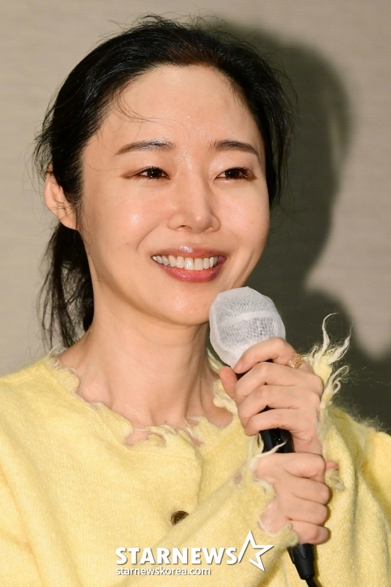 민희진 어도어 대표가 31일 서울 중구 신문로 한국프레스센터에서 어도어 임시주주총회 결과에 따른 입장을 설명하는 기자회견을 갖고 있다. 어도어는 오전 임시주총을 열고 사내이사에 하이브 측이 추천한 인사 3명을 선임, 민희진 대표 측근이었던 기존 사내이사 2명을 해임했다. 앞서 법원은 지난 30일 민 대표가 하이브를 상대로 낸 의결권 행사 금지 가처분 신청을 인용했고 이에 하이브는 민 대표의 해임에 대한 의결권을 행사하지 않았다. /사진=임한별(머니S)