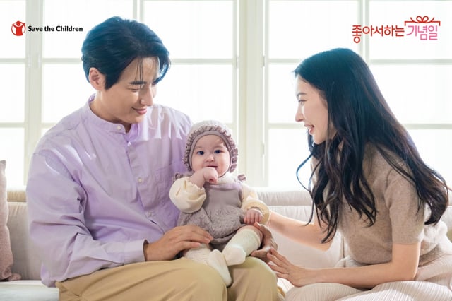 좋아서 하는기념일-우리 아기 좋은 날 캠페인에 참여한 이지훈-아야네 부부와 딸 루희 /사진=세이브더칠드런