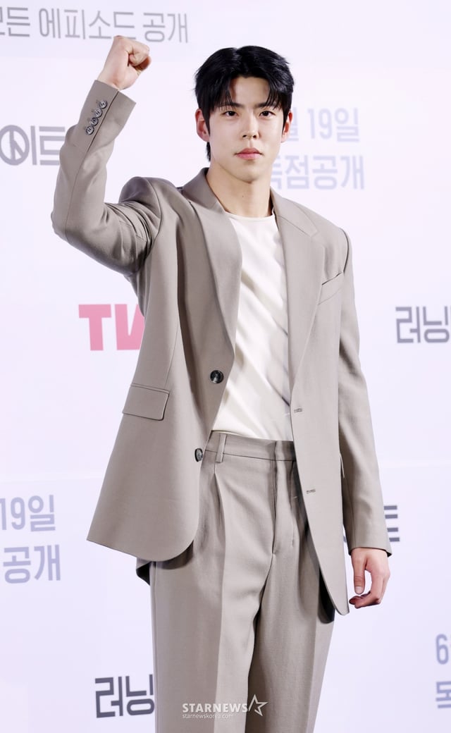 배우 최우성이 12일 서울 마포구 스탠포드호텔에서 진행된 티빙 오리지널 드라마 '러닝메이트' 제작발표회에 참석해 포즈를 취하고 있다. /2025.06.12 /사진=김휘선 hwijpg@
