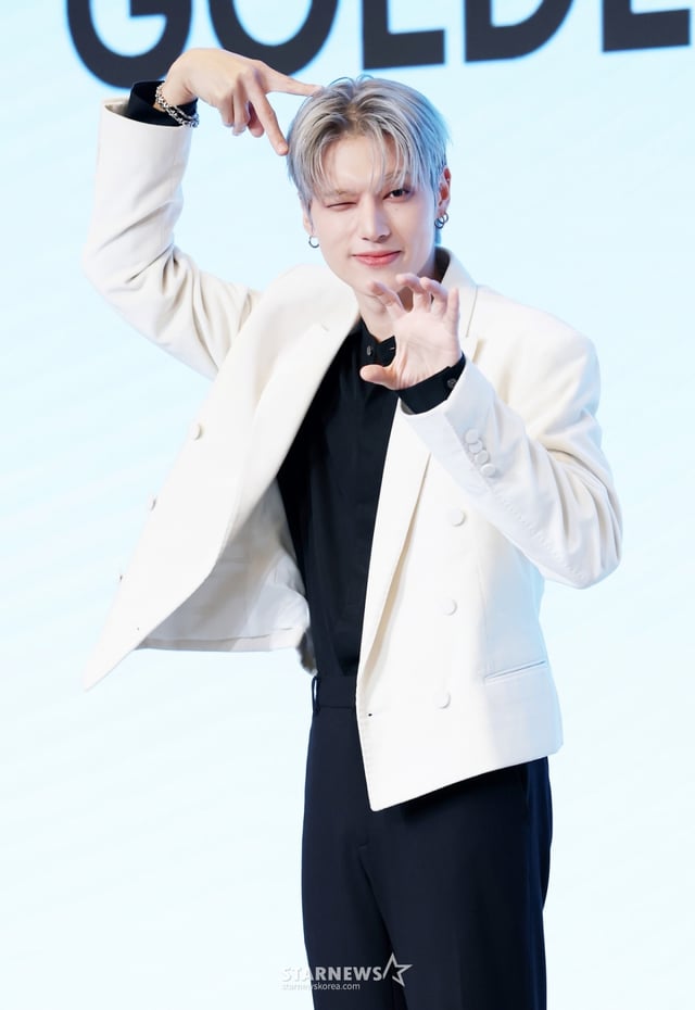 그룹 에이티즈 우영이 12일 서울 마포구 호텔 나루 서울 엠갤러리에서 진행된 미니 12집 'GOLDEN HOUR : Part.3' 발매 기념 기자간담회에서 포즈를 취하고 있다. /2025.06.12 /사진=김휘선 hwijpg@