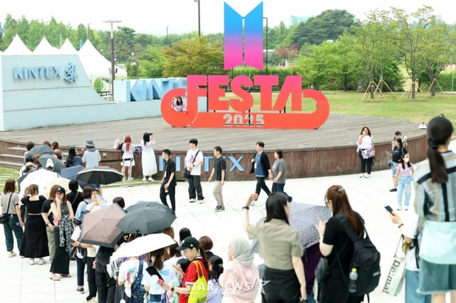 13일 경기 고양시 킨텍스 전시장에서 방탄소년단과 아미의 축제 'BTS FESTA'가 열린 가운데 한국과 글로벌 팬들이 줄을 서 있다. /2025.06.13 /사진=김휘선 hwijpg@