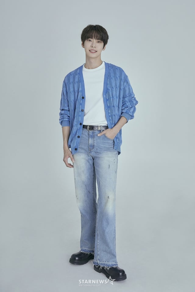 그룹 NCT 도영이 지난 5일 진행된 라운드 인터뷰를 위해 포즈를 취하고 있다. /사진제공=SM /25.06.09 /사진=김휘선 hwijpg@