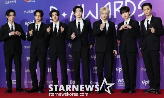 (서울=뉴스1) 권현진 기자 = 엔하이픈 니키(왼쪽부터)와 희승, 제이크, 성훈, 정원, 선우, 제이가 22일 오후 서울 성북구 안암동 고려대학교 화정체육관에서 열린 '제 1회 디어워즈' 레드카펫 행사에 참석해 포즈를 취하고 있다. 2025.2.22/뉴스1 Copyright © 뉴스1. All rights reserved. 무단 전재 및 재배포, AI학습 이용 금지. /사진=(서울=뉴스1) 권현진 기자