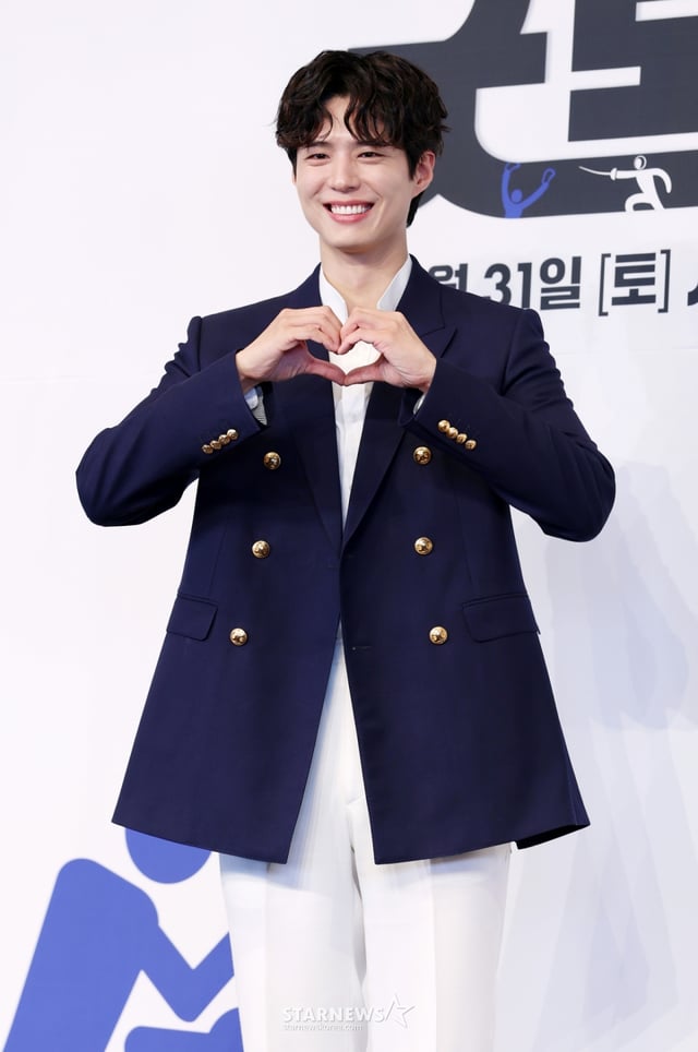배우 박보검이 29일 서울 구로구 더 링크 서울 트리뷰트 포트폴리오 호텔에서 열린 JTBC 토일 드라마 '굿보이' 제작발표회에서 포즈를 취하고 있다. /2025.05.29 /사진=김휘선 hwijpg@