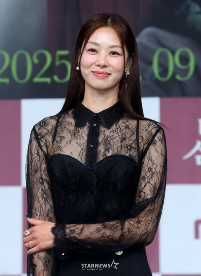 [서울=뉴시스] 김혜진 기자 = 배우 장신영이 5일 오전 서울 마포구 MBC에서 열린 일일드라마 '태양을 삼킨 여자' 제작발표회에서 포즈를 취하고 있다. 2025.06.05. jini@newsis.com /사진=김혜진