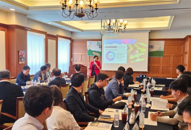 한국대중골프장협회 2025년 6월 전문경영인회 한미르대덕CC 황영채 부사장의 환영인사 모습