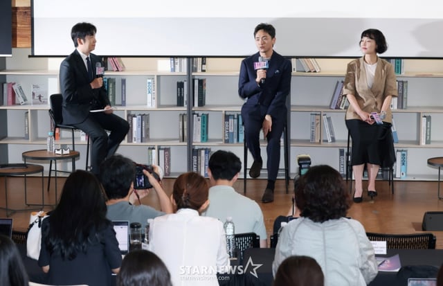 박천휴 작가, 한경숙 프로듀서가 24일 오후 서울 중구 커뮤니티하우스 마실에서 진행된 뮤지컬 '어쩌면 해피엔딩' 제78회 토니상 6관왕 기념 기자 간담회에 참석해 질문에 답하고 있다. /2025.06.24 /사진=이동훈 photoguy@