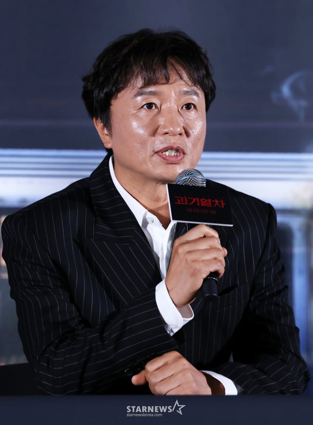 배우 전배수가 24일 오후 서울 용산구 CGV 용산아이파크몰에서 열린 영화 '괴기열차'(감독 탁세웅) 언론시사회에서 질의응답을 하고 있다. /2025.06.24 /사진=김휘선 hwijpg@
