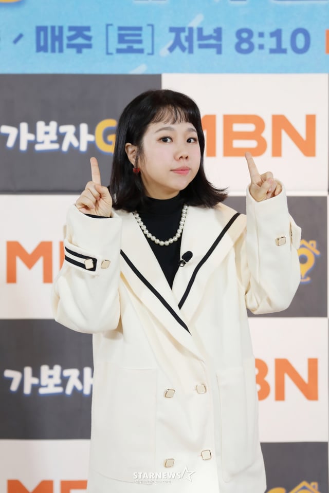 코미디언 홍현희가 15일 오전 온라인으로 진행된  MBN 예능 프로그램 '가보자GO' 제작발표회에 참석해 포즈를 취하고 있다.  각종 SNS의 파도를 벗어나 '진짜 친구'를 찾기 위해 거리로 나선 5명의 MC가 장소와 나이, 성별을 불문하고, 그동안 만나고 싶었던 각종 셀럽과 일반인을 즉석에서 섭외해 친구가 되는 과정을 담아내는 프로그램 '가보자GO'는 16일 첫 방송된다. /사진제공=MBN 2024.03.15 /사진=이동훈