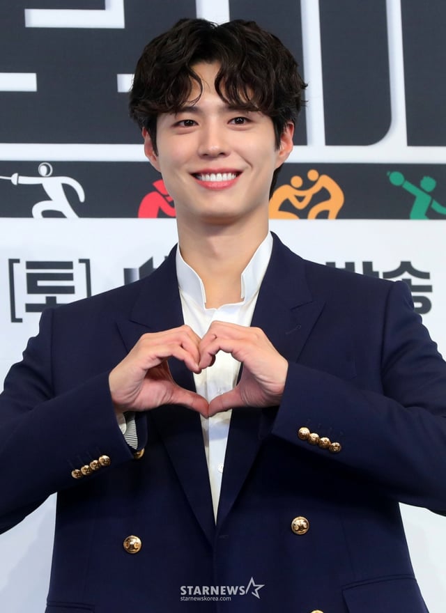 [서울=뉴시스] 김혜진 기자 = 배우 박보검이 29일 오후 서울 구로구 신도림동 더 링크 서울 트리뷰트 포트폴리오 호텔에서 열린 JTBC 토일 드라마 '굿보이' 제작발표회에서 포즈를 취하고 있다. 2025.05.29. jini@newsis.com /사진=김혜진