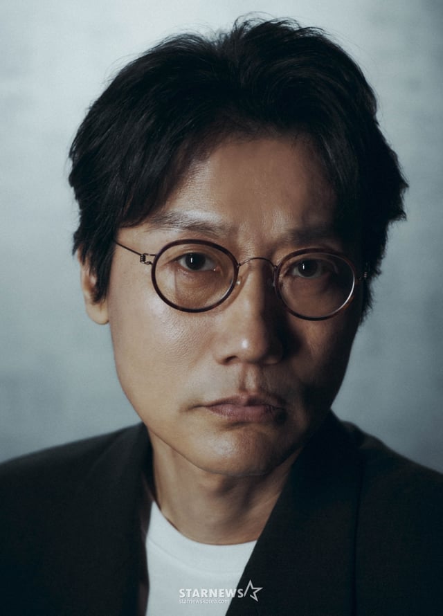 넷플릭스 오리지널 시리즈 오징어게임 시즌3의 황동혁 감독이 30일 진행된 라운드 인터뷰를 위해 포즈를 취하고 있다. /사진제공=넷플릭스 2025.06.30 /사진=이동훈 photoguy@