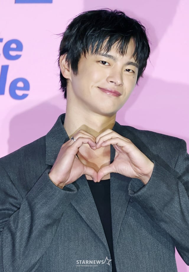 베우 서인국이 3일 오후 서울 CGV용산아이파크몰에서 진행된 넷플릭스 예능 '모태솔로지만 연애는 하고 싶어' 제작발표회에 참석해 포즈를 취하고 있다.  연애가 서툰 모태솔로들의 인생 첫 연애를 돕는 메이크오버 연애 리얼리티 예능​ ‘모태솔로지만 연애는 하고 싶어’는 오는 8일 공개된다. /2025.07.03 /사진=이동훈 photoguy@