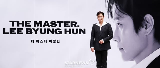 배우 이병헌이 4일 경기 부천시 현대백화점 중동점에서 진행된 '제29회 부천국제판타스틱영화제' 더 마스터 이병헌 특별전 기자회견에 참석해 포즈를 취하고 있다./2025.07.04 /사진=김휘선 hwijpg@