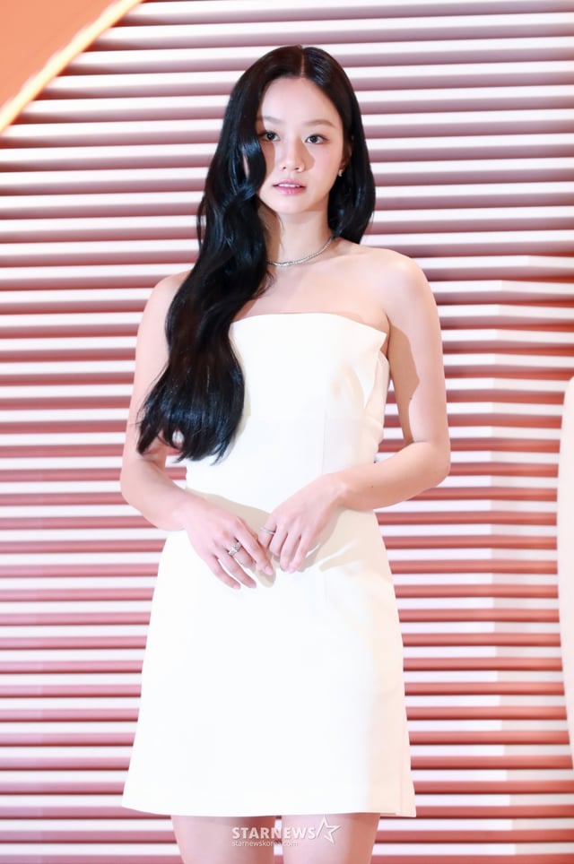 배우 혜리가 4일 오후 서울 송파구 롯데 에비뉴엘 잠실점에서 열린 한 뷰티 브랜드 팝업스토어 오픈기념 행사에 참석해 포즈를 취하고 있다. /2025.4.10 /사진=이동훈 photoguy@
