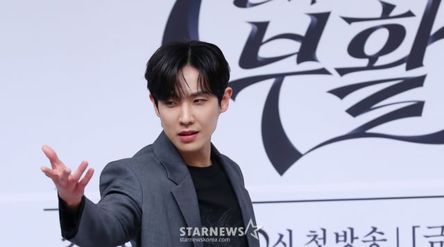배우 이준이 27일 오후 서울 양천구 목동 SBS 사옥에서 진행된 금토드라마 '7인의 부활' 제작발표회에 참석해 포즈를 취하고 있다. '7인의 부활'은 지난해 11월 종영한 '7인의 탈출'이 리셋된 복수의 판, 다시 태어난 7인의 처절하고도 강렬한 공조를 그린 작품이다. 오는 29일 첫 방송. 2024.03.27 /사진=김창현