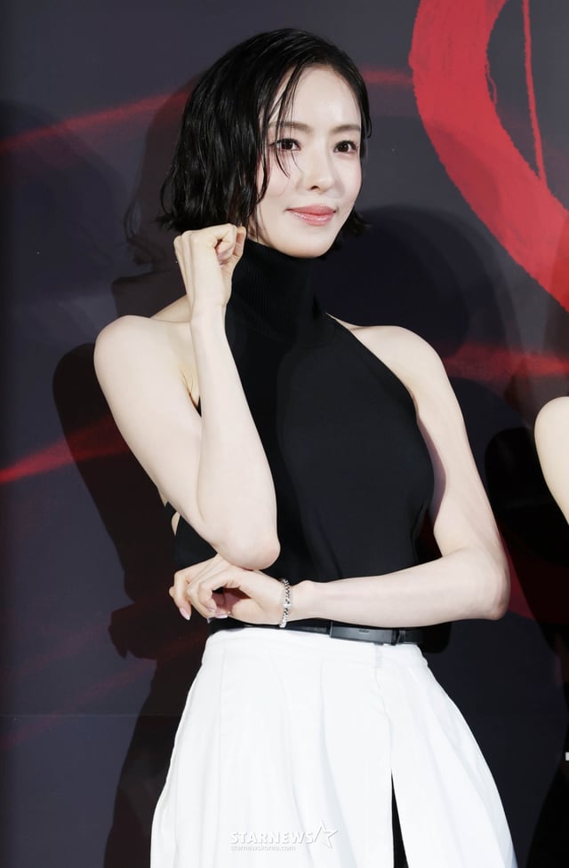 배우 이다희가 7일 오후 서울 CGV용산아이파크몰에서 진행된 웨이브 오리지널 시리즈 'S라인' 제작발표회에 참석해 포즈를 취하고 있다. /2025.07.07 /사진=이동훈 photoguy@