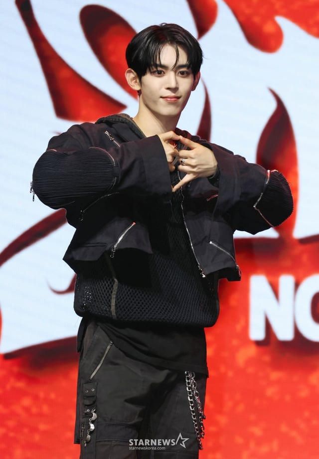 그룹 나우즈(NOWZ) 현빈이 9일 오후 서울 광진구 예스24라이브홀에서 진행된 첫 번째 미니 앨범 'IGNITION' 발매기념 쇼케이스에서 포즈를 취하고 있다. /2025.07.09 /사진=이동훈 photoguy@