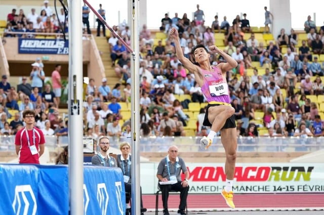 2m34를 뛰어넘기 위해 힘차게 점프하는 우상혁. /사진=우상혁 인스타그램 갈무리