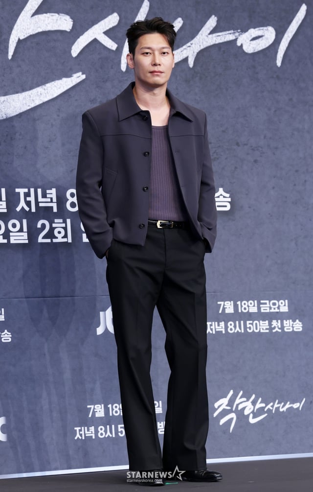 배우 박훈이 14일 오후 서울 구로구 더링크호텔에서 열린 JTBC 금요시리즈 '착한 사나이' 제작발표회에서 포즈를 취하고 있다. /2025.07.14 /사진=김휘선 hwijpg@