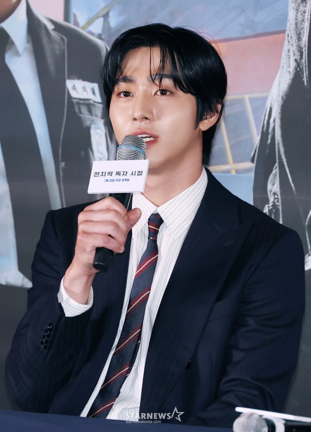 배우 안효섭이 15일 오후 서울 메가박스 코엑스에서 진행된 영화 '전지적 독자 시점'(감독 김병우) 언론시사회 및 기자간담회에 참석해 질문에 답하고 있다. 10년 이상 연재된 소설이 완결된 날 소설 속 세계가 현실이 된 세상에서 유일한 독자였던 ‘김독자’가 소설의 주인공 ‘유중혁’과 동료들과 함께 멸망한 세계에서 살아남기 위한 펼치는 이야기를 그린 판타지 액션 영화 '전지적 독자 시점’은 오는 23일 개봉한다. /2025.07.15 /사진=이동훈 photoguy@