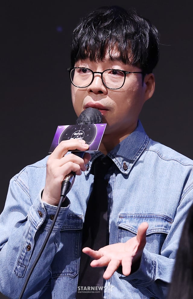정우영 PD가 16일 오전 서울 구로구 더세인트에서 열린 Mnet '보이즈2플래닛' 제작발표회에서 질의응답을 하고 있다. /2025.07.16 /사진=김휘선 hwijpg@