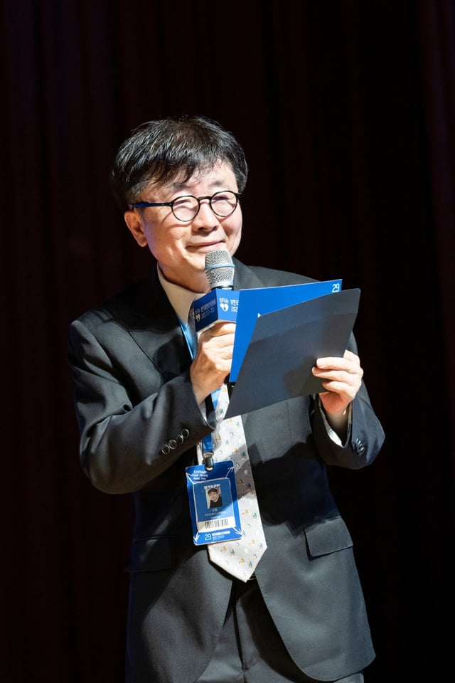 신철 위원장