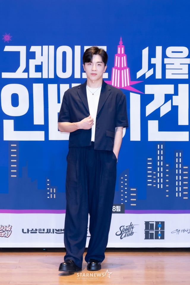 가수 전재가 20일 오전 온라인 생중계로 진행된 엠넷 예능 '그레이트 서울 인베이전' 제작발표회에 참석해 포즈를 취하고 있다.  글로벌 밴드가 되기 위해 THE G TOWER(더 지 타워)에 모인 밴드들의 혹독한 생존게임을 그린 프로그램 '그레이트 서울 인베이전'은 오늘(20일) 첫 방송된다. /사진제공=엠넷 2022.07.20