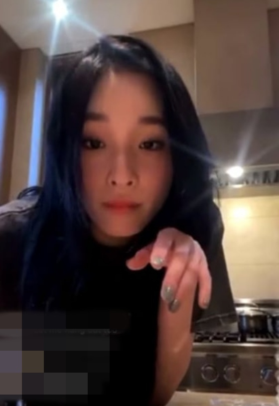 /사진=애니 인스타그램 라이브 방송 캡처
