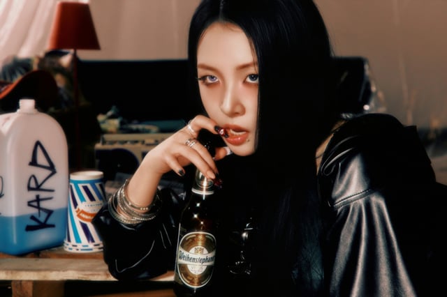 카드 전지우 /사진=알비더블유(RBW), DSP미디어