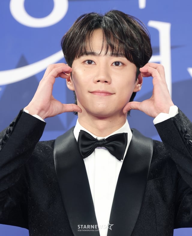 (인천=뉴스1) 권현진 기자 = 배우 이준영이 18일 인천 중구 파라다이스시티에서 열린 ‘제4회 청룡시리즈어워즈’ 레드카펫 행사에 참석해 포즈를 취하고 있다. 2025.7.18/뉴스1 Copyright © 뉴스1. All rights reserved. 무단 전재 및 재배포, AI학습 이용 금지. /사진=(인천=뉴스1) 권현진 기자