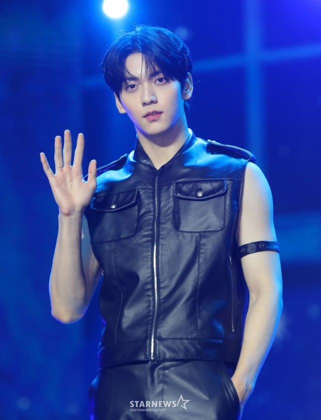 [서울=뉴시스] 김혜진 기자 = 그룹 투모로우바이투게더 수빈이 21일 오후 서울 동대문구 경희대학교 평화의 전당에서 열린 네 번째 정규앨범 '별의 장: TOGETHER' 발매 기념 쇼케이스에서 포즈를 취하고 있다. 2025.07.21. jini@newsis.com /사진=김혜진