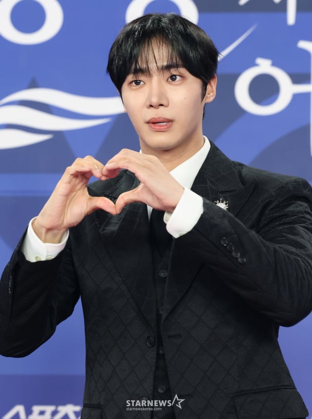 (인천=뉴스1) 권현진 기자 = 배우 추영우가 18일 인천 중구 파라다이스시티에서 열린 ‘제4회 청룡시리즈어워즈’ 레드카펫 행사에 참석해 포즈를 취하고 있다. 2025.7.18/뉴스1 Copyright © 뉴스1. All rights reserved. 무단 전재 및 재배포, AI학습 이용 금지. /사진=(인천=뉴스1) 권현진 기자