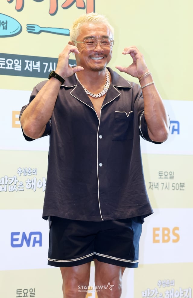 방송인 추성훈이 23일 서울 영등포구 IFC서울에서 진행된 ENA 예능 '추성훈의 밥값은 해야지' 제작발표회에 참석해 포즈를 취하고 있다. /2025.07.23 /사진=김휘선 hwijpg@