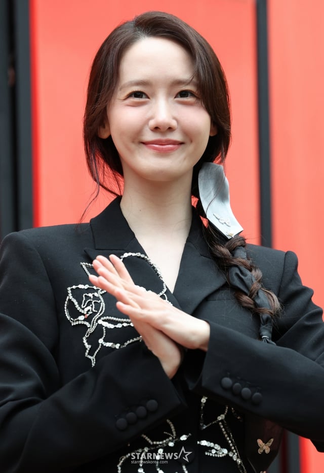 (서울=뉴스1) 권현진 기자 = 배우 겸 가수 임윤아(소녀시대 윤아)가 14일 오후 서울 성북구 한국가구박물관에서 열린 설화수 글로벌 컬처트립 홀리스틱 나이트 행사에 참석해 미소를 짓고 있다. 2025.4.14/뉴스1 Copyright © 뉴스1. All rights reserved. 무단 전재 및 재배포, AI학습 이용 금지. /사진=(서울=뉴스1) 권현진 기자
