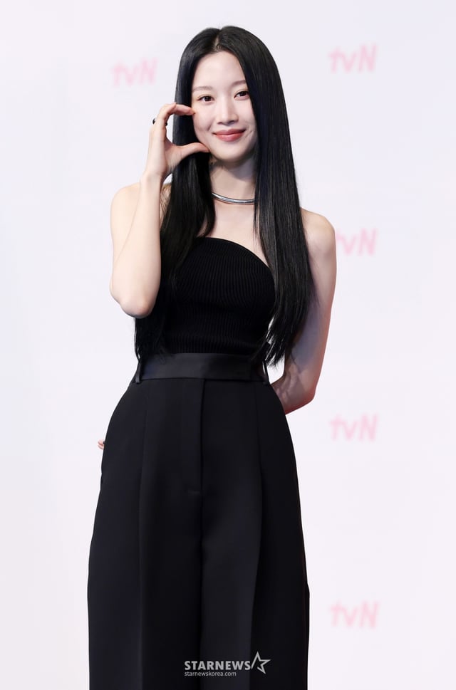 배우 문가영이 1일 서울 영등포구 더링크서울 트리뷰트포트폴리오 호텔에서 열린 tvN 새 토일드라마 '서초동' 제작발표회에 참석해 포즈를 취하고 있다. /2025.07.01 /사진=김휘선 hwijpg@