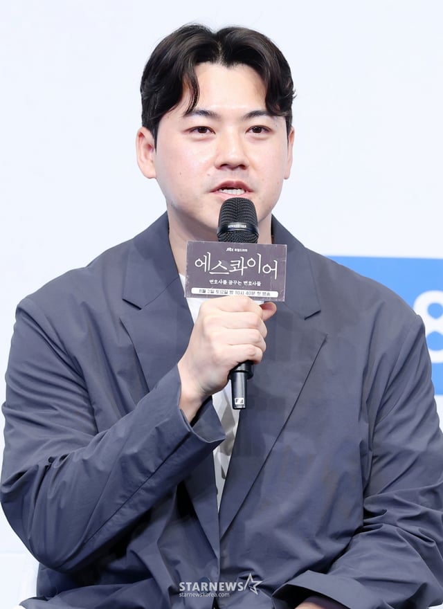 김재홍 감독이 31일 서울 구로구 더 링크호텔에서 진행된 JTBC 토일드라마 '에스콰이어' 제작발표회에 참석해 질의응답을 하고 있다. /2025.07.31 /사진=김휘선 hwijpg@