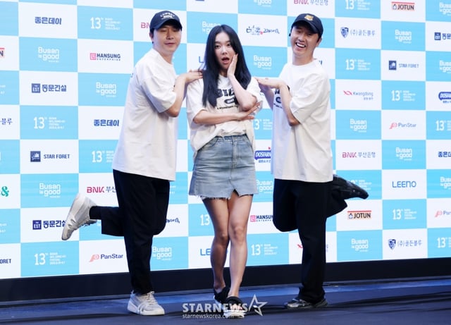 폐막공연-나는 개가수다 팀 이상호, 이상민, 김나희가 1일 서울 마포구 상암 스탠포드 호텔에서 진행된 제13회 '부산국제코미디페스티벌' 기자간담회에 참석해 포즈를 취하고 있다. /2025.08.01 /사진=김휘선 hwijpg@