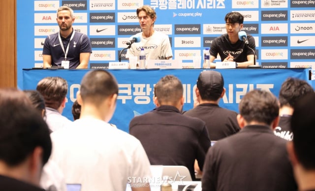 2025 쿠팡플레이 시리즈 토트넘 홋스퍼 FC 기자회견이 2일 서울 여의도 TWO IFC 3층 The Forum에서 열렸다. 토트넘 홋스퍼 토마스 프랭크 감독과 손흥민이 기자들의 질문에 답하고 있다. /사진=김진경 kim.jinkyung@
