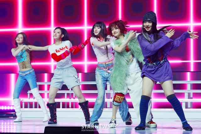 걸그룹 키키(KiiiKiii)가 2025년 3월 24일 오후 서울 용산구 블루스퀘어에서 진행된 데뷔 앨범 '언컷 젬'(UNCUT GEM) 발매기념 쇼케이스에서 신곡을 선보이고 있다. /2025.03.24 /사진=이동훈 photoguy@