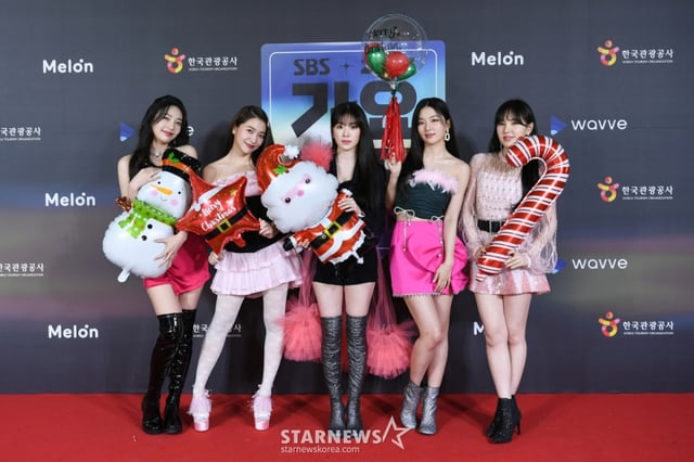 걸그룹 레드벨벳(Red Velvet)이 25일 오후 진행된 2021 SBS 가요대전 포토월 행사에 참석해 포즈를 취하고 있다. 2021.12.25 /사진제공=SBS