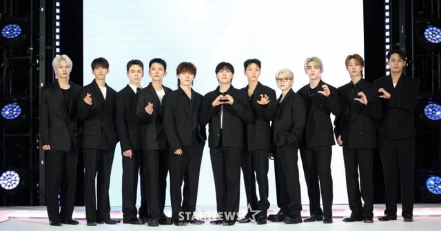 (서울=뉴스1) 권현진 기자 = 그룹 세븐틴의 준(왼쪽부터)과 도겸, 버논, 조슈아, 디노, 승관, 호시, 우지, 에스쿱스, 디에잇, 민규가 4일 오후 서울 용산구 한화손해보험 한남사옥에서 열린 에어비앤비 포토행사에 참석해 포즈를 취하고 있다. 2025.6.4 / 사진=(서울=뉴스1) 권현진 기자