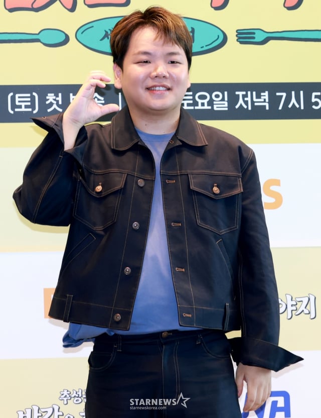 (서울=뉴스1) 권현진 기자 = 방송인 곽준빈(곽튜브)가 7월 23일 서울 여의도 TWO IFC에서 열린 ENA, EBS 공동제작 '추성훈의 밥값은 해야지' 제작발표회에 참석해 포즈를 취하고 있다.  '추성훈의 밥값은 해야지'는 '아조씨' 추성훈이 세계 극한 직업에 도전하고 땀 흘려 번 밥값만큼 즐기는 현지 밀착 리얼 생존 여행기다. 2025.7.23/뉴스1  Copyright © 뉴스1. All rights reserved. 무단 전재 및 재배포,  AI학습 이용 금지. /사진=(서울=뉴스1) 권현진 기자