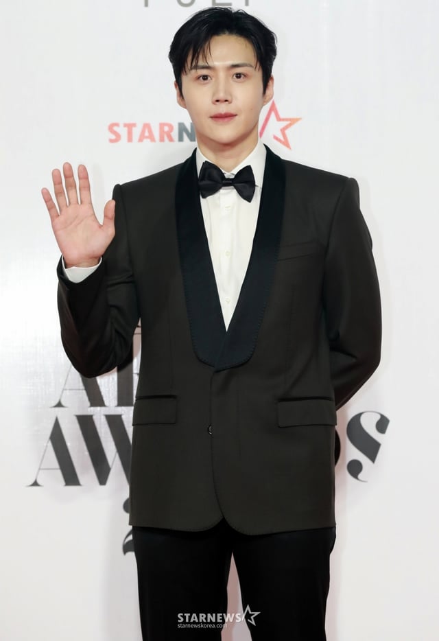 배우 김선호가 14일 필리핀 아레나에서 열린 '2023 아시아 아티스트 어워즈 인 필리핀'(2023 Asia Artist Awards IN THE PHILIPPINES, 이하 '2023 AAA') 레드카펫 행사에 참석해 포즈를 취하고 있다.  '2023 AAA'는 스타뉴스가 주최하고 Asia Artist Awards 조직위원회, TONZ 엔터테인먼트, PULP Live World가 공동 주관한다. 그룹 아이브(IVE) 장원영, 가수 강다니엘, 그룹 제로베이스원 성한빈이 MC를 맡았다. 2023.12.14 /사진=이동훈