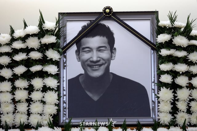 2008년 8월 21일 새벽 오토바이 사고로 숨진 이언(본명 박상민)의 빈소 영정사진 /사진=임성균