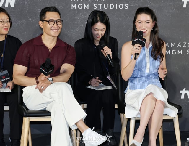 배우 대니얼 대 킴, 레이나 하디스티가 21일 오전 서울 CGV용산아이파크몰에서 진행된 아마존 오리지널 시리즈 '버터플라이' 제작발표회에 참석해 인사말을 하고 있다. 동명의 그래픽 노블을 원작으로 한 스파이 스릴러 시리즈 ‘버터플라이'(Butterfly)는 전직 미 정보요원 데이비드 정(대니얼 대 킴 분)과 그를 죽이기 위해 파견된 현직 요원 레베카(레이나 하디스티 분)의 쫓고 쫓기는 이야기로 오는 22일 국내 공개된다. /2025.08.21 /사진=이동훈 photoguy@