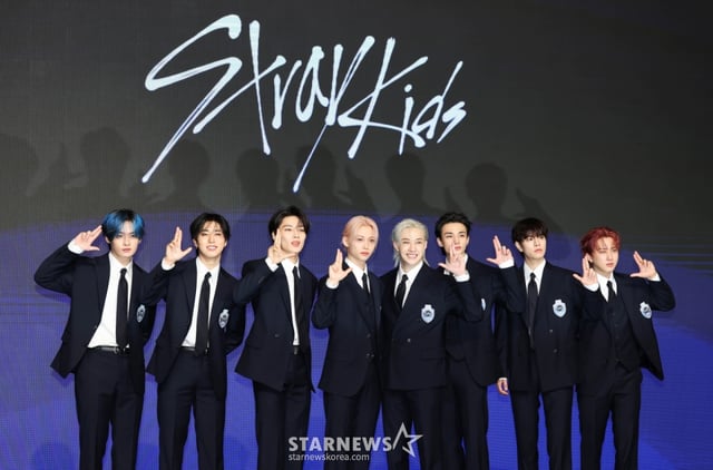 그룹 스트레이키즈(Stray Kids)가 22일 오전 서울 여의도 콘래드호텔에서 진행된 네 번째 정규 앨범 'KARMA'(카르마) 발매기념 기자간담회에 참석해 포즈를 취하고 있다. 타이틀곡 'CEREMONY'(세리머니)는 강렬한 트랩 EDM과 베일리 펑크(Baile Funk) 리듬이 어우러진 곡으로 인내와 노력 끝에 이뤄낸 성공, 그 과정에서 마주한 수많은 역경을 극복해온 여정을 축하하는 메시지를 담았다. /2025.08.22 /사진=이동훈 photoguy@