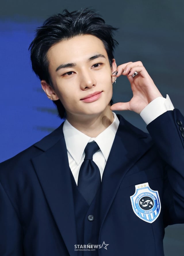 그룹 스트레이키즈(Stray Kids) 현진이 22일 오전 서울 여의도 콘래드호텔에서 진행된 네 번째 정규 앨범 'KARMA'(카르마) 발매기념 기자간담회에 참석해 포즈를 취하고 있다. 타이틀곡 'CEREMONY'(세리머니)는 강렬한 트랩 EDM과 베일리 펑크(Baile Funk) 리듬이 어우러진 곡으로 인내와 노력 끝에 이뤄낸 성공, 그 과정에서 마주한 수많은 역경을 극복해온 여정을 축하하는 메시지를 담았다. /2025.08.22 /사진=이동훈 photoguy@