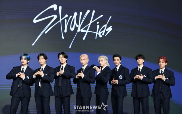 그룹 스트레이키즈(Stray Kids)가 22일 오전 서울 여의도 콘래드호텔에서 진행된 네 번째 정규 앨범 'KARMA'(카르마) 발매기념 기자간담회에 참석해 포즈를 취하고 있다. 타이틀곡 'CEREMONY'(세리머니)는 강렬한 트랩 EDM과 베일리 펑크(Baile Funk) 리듬이 어우러진 곡으로 인내와 노력 끝에 이뤄낸 성공, 그 과정에서 마주한 수많은 역경을 극복해온 여정을 축하하는 메시지를 담았다. /2025.08.22 /사진=이동훈 photoguy@